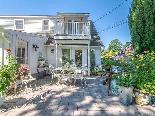 9 Robert Road, Glen Cove, NY 11542