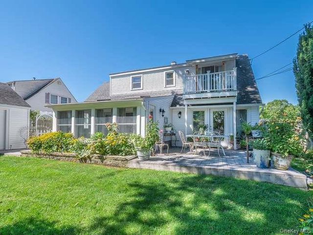 9 Robert Road, Glen Cove, NY 11542