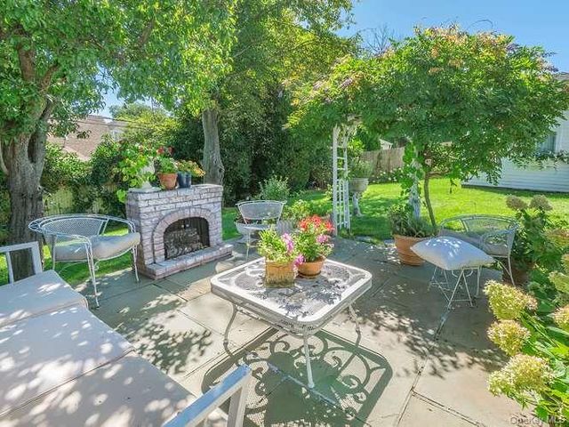 9 Robert Road, Glen Cove, NY 11542