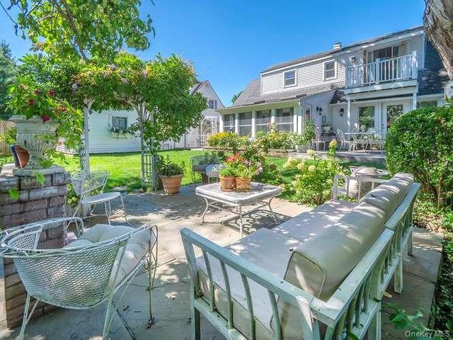 9 Robert Road, Glen Cove, NY 11542