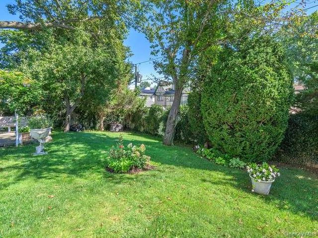 9 Robert Road, Glen Cove, NY 11542