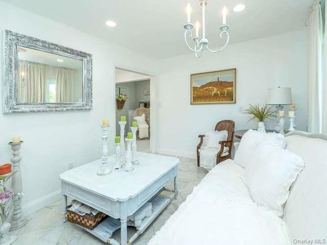 9 Robert Road, Glen Cove, NY 11542
