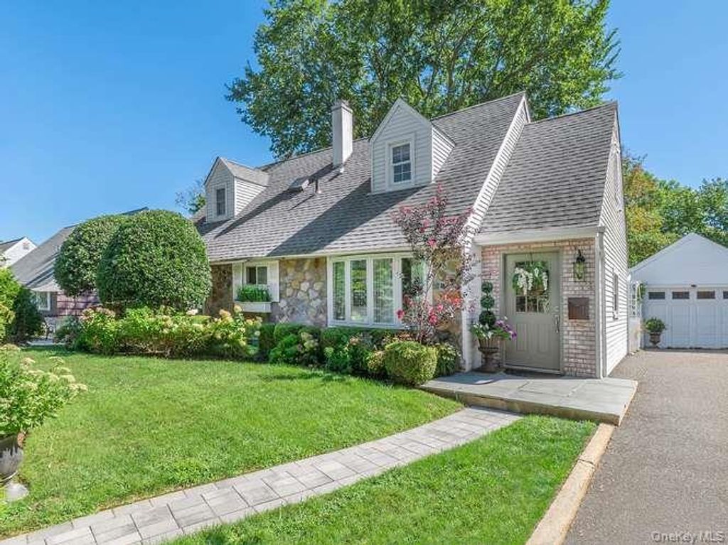 9 Robert Road, Glen Cove, NY 11542 — exterior