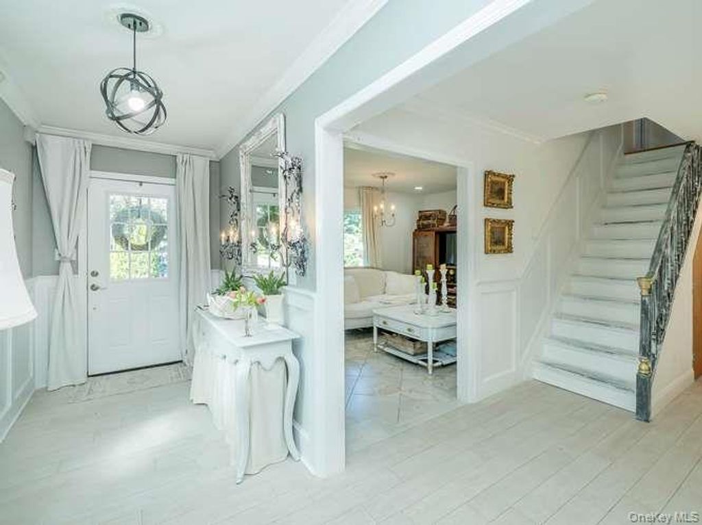 9 Robert Road, Glen Cove, NY 11542 — photo 4