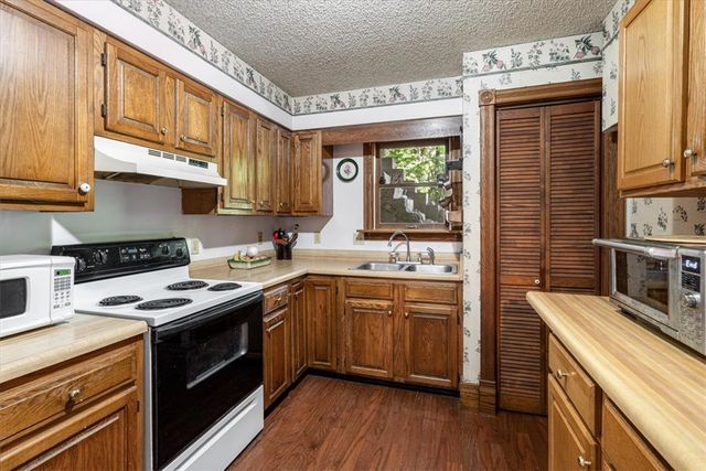 13 Pine Street, Eureka Springs, AR 72632