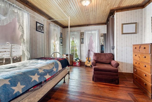 13 Pine Street, Eureka Springs, AR 72632