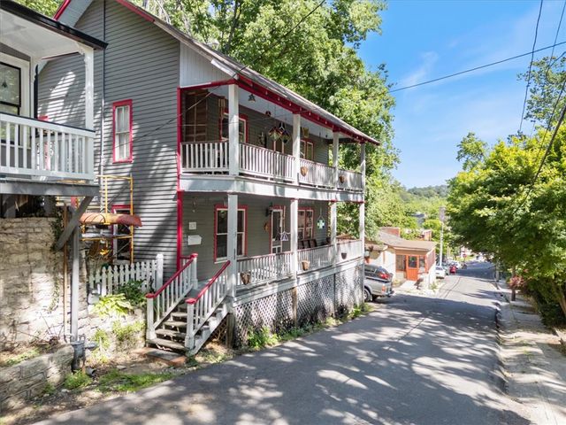 13 Pine Street, Eureka Springs, AR 72632