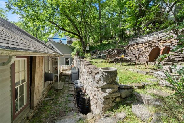 13 Pine Street, Eureka Springs, AR 72632