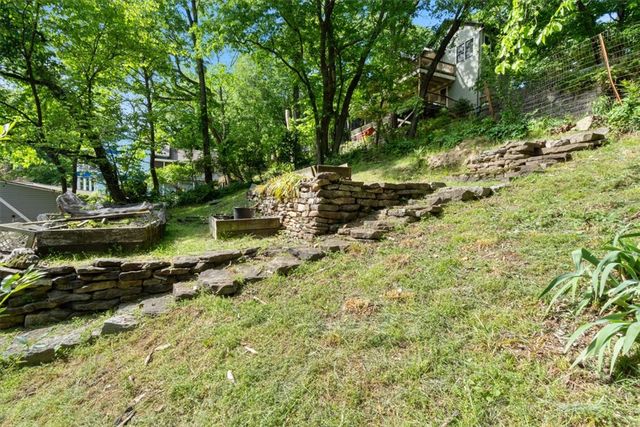 13 Pine Street, Eureka Springs, AR 72632