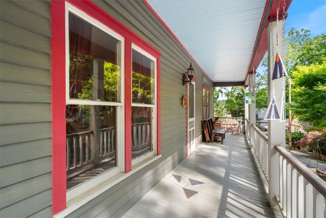 13 Pine Street, Eureka Springs, AR 72632
