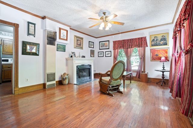 13 Pine Street, Eureka Springs, AR 72632