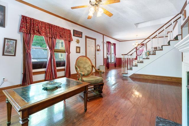 13 Pine Street, Eureka Springs, AR 72632