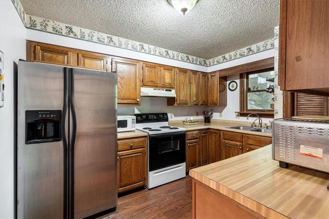 13 Pine Street, Eureka Springs, AR 72632