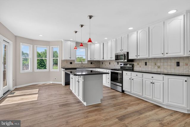 160 COUNTRY FARMS RD, Marlton, NJ 08053