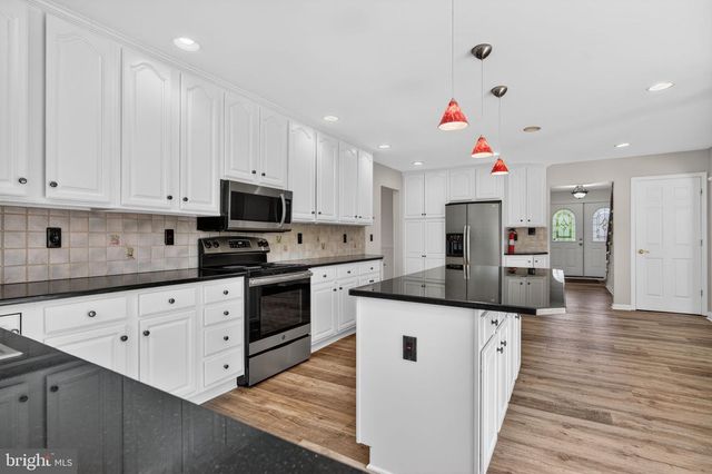 160 COUNTRY FARMS RD, Marlton, NJ 08053