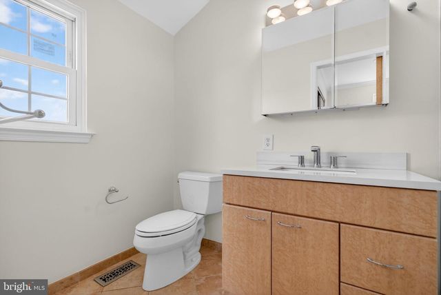 160 COUNTRY FARMS RD, Marlton, NJ 08053