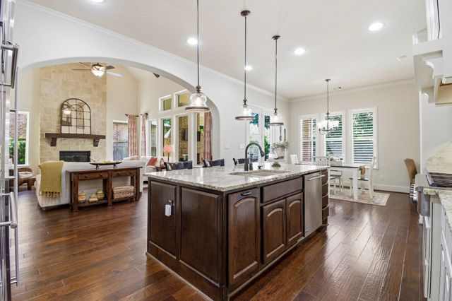 115 Sanibel Crest Place, Montgomery, TX 77316