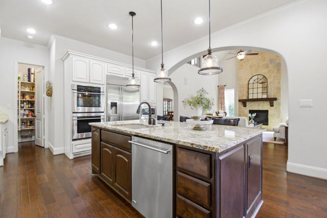 115 Sanibel Crest Place, Montgomery, TX 77316