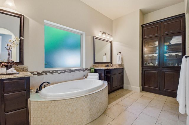 115 Sanibel Crest Place, Montgomery, TX 77316