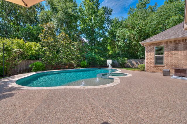 115 Sanibel Crest Place, Montgomery, TX 77316