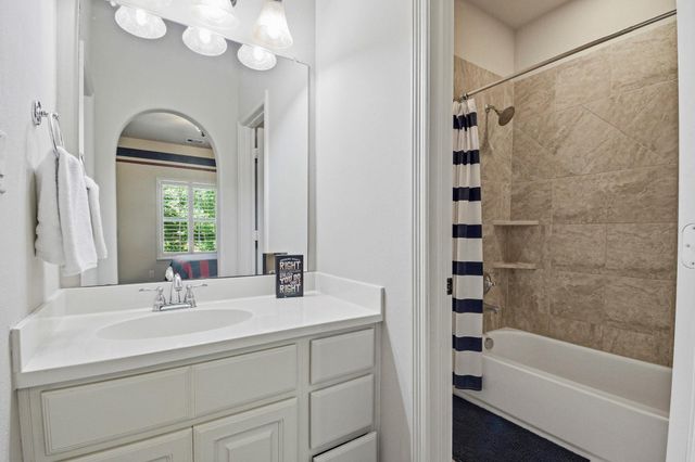 115 Sanibel Crest Place, Montgomery, TX 77316