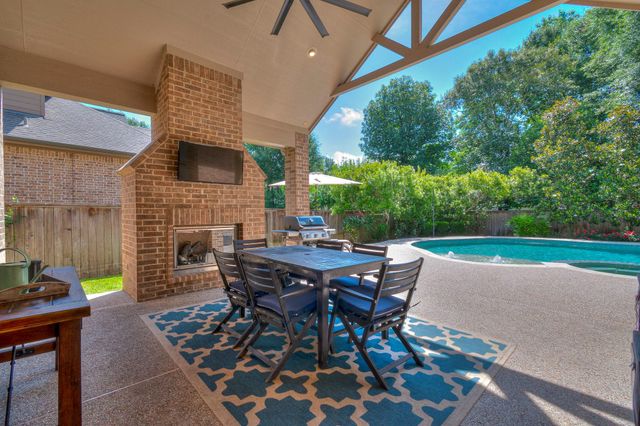 115 Sanibel Crest Place, Montgomery, TX 77316