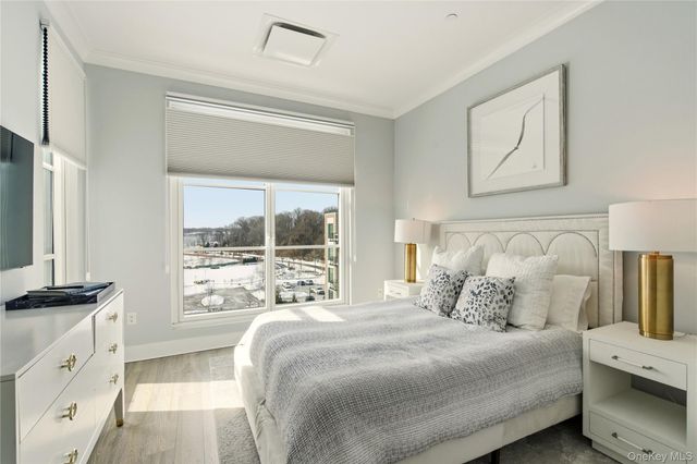 100 Garvies Point Road 1324, Glen Cove, NY 11542