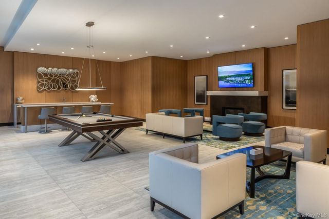 100 Garvies Point Road 1324, Glen Cove, NY 11542