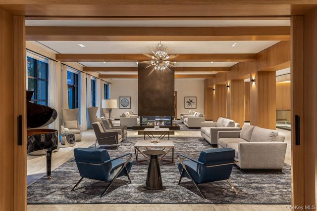 100 Garvies Point Road 1324, Glen Cove, NY 11542