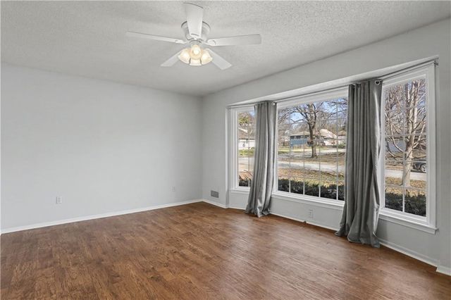 6905 E 129th Street, Grandview, MO 64030