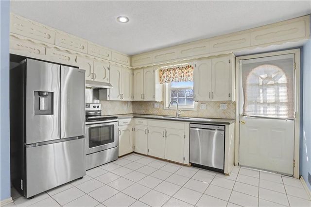 6905 E 129th Street, Grandview, MO 64030