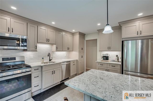 6 Paul Avenue, South Brunswick, NJ 08824