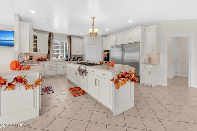 7 Equinox Lane, Freehold, NJ 07728