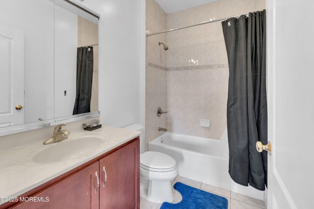 7 Equinox Lane, Freehold, NJ 07728