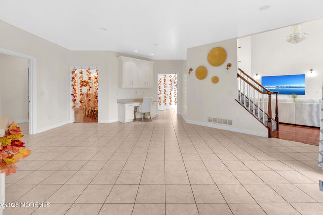 7 Equinox Lane, Freehold, NJ 07728