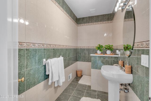 7 Equinox Lane, Freehold, NJ 07728