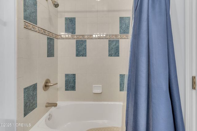 7 Equinox Lane, Freehold, NJ 07728