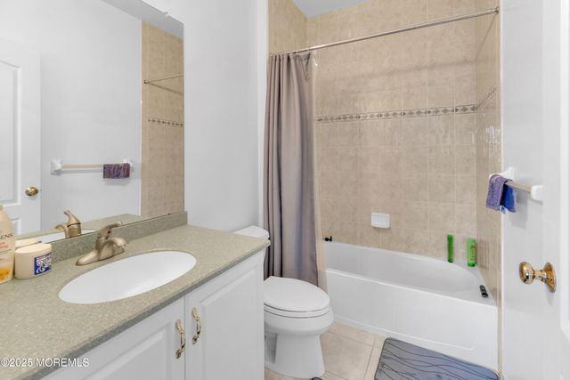 7 Equinox Lane, Freehold, NJ 07728