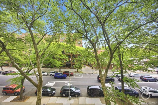 33-52 Crescent Street 4C, Astoria, NY 11106