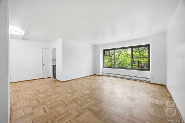 33-52 Crescent Street 4C, Astoria, NY 11106