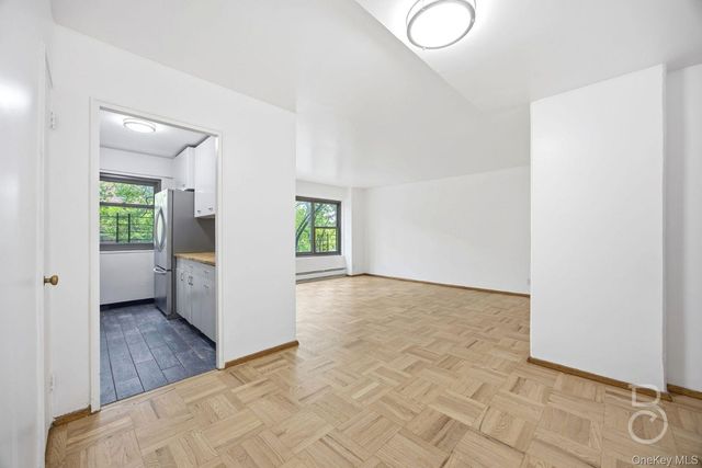 33-52 Crescent Street 4C, Astoria, NY 11106
