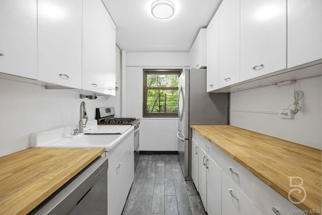 33-52 Crescent Street 4C, Astoria, NY 11106