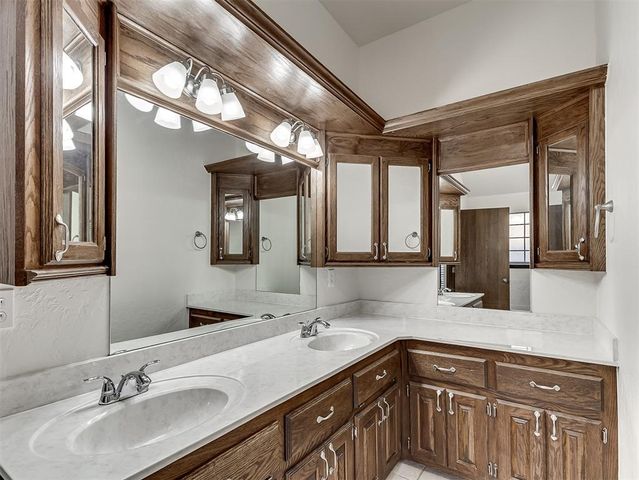 625 Allison Lane, Moore, OK 73160