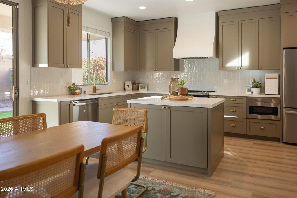 Image 1 of property listing at 8609 W BAJADA Road, Peoria, AZ 85383
