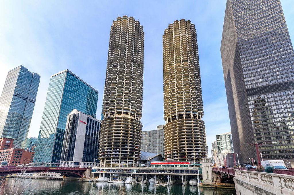 300 N STATE Street 4407, Chicago, IL 60654