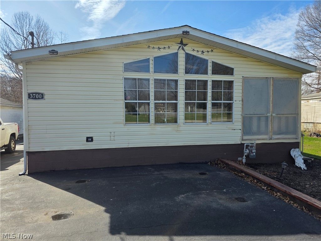 3700 Liberty Avenue, Hubbard, OH 44425