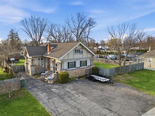 34327 Jefferson Avenue, Harrison Twp, MI 48045