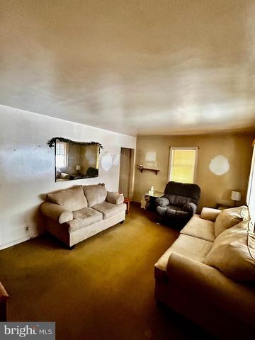 215 DEPTFORD RD, Glassboro, NJ 08028