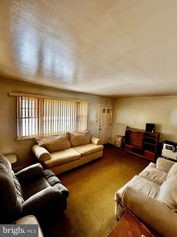 215 DEPTFORD RD, Glassboro, NJ 08028