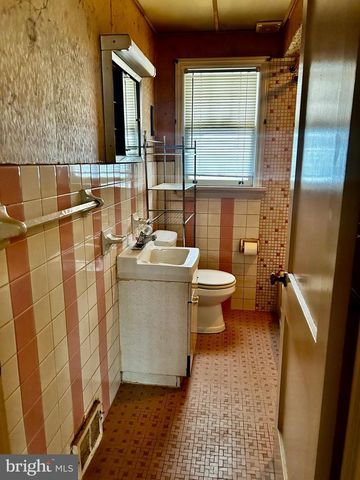 215 DEPTFORD RD, Glassboro, NJ 08028